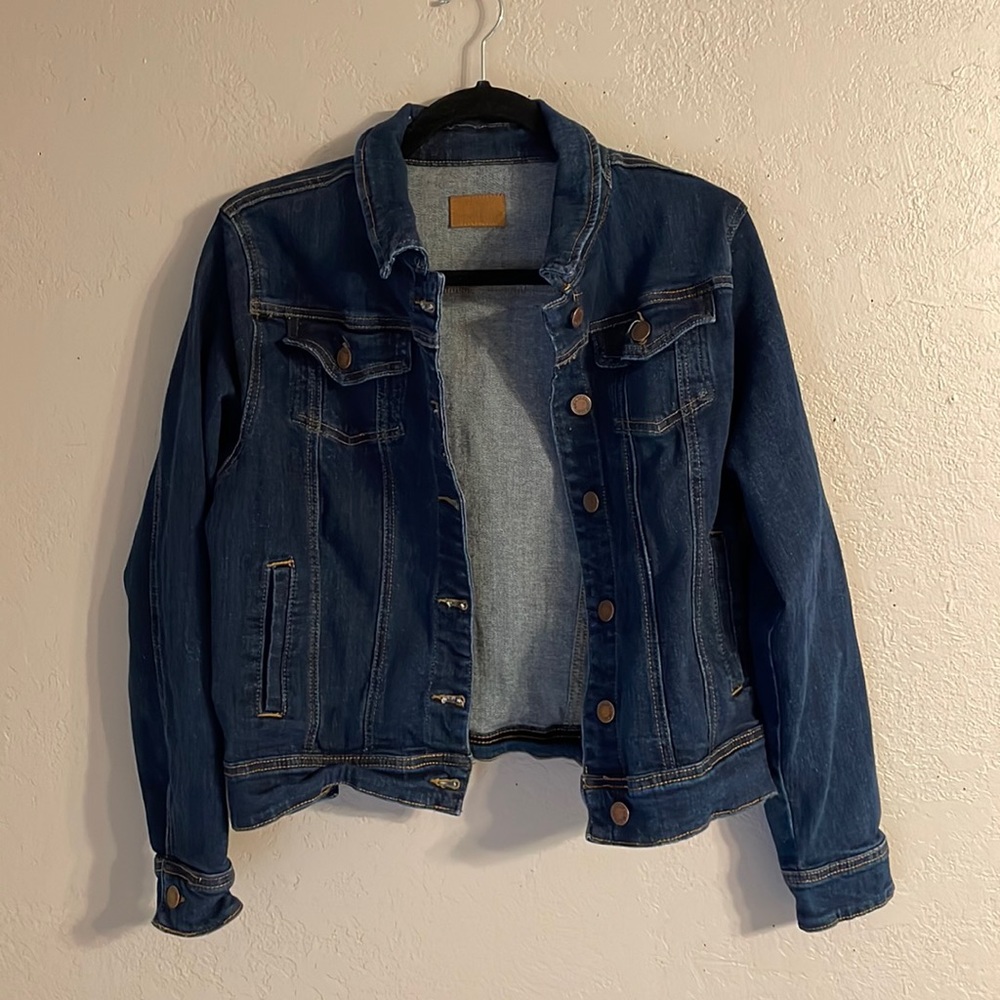 Judy Blue denim jacket. Size M. Great condition!! Dark wash denim.